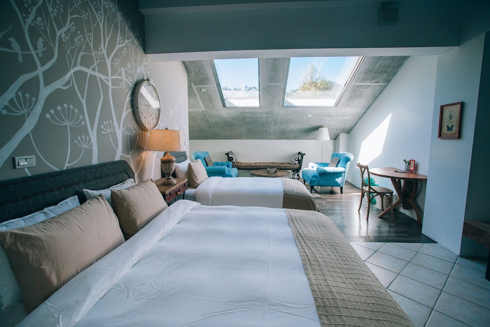 Signature Triple Room, Multiple Beds, Balcony photo 3