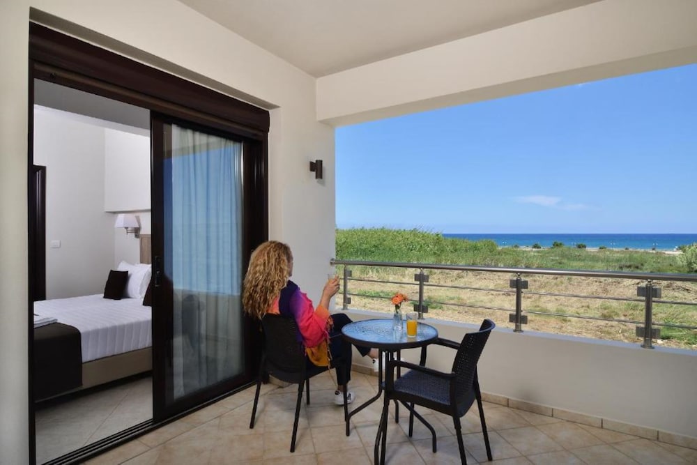 Double Room, Pool View photo 2