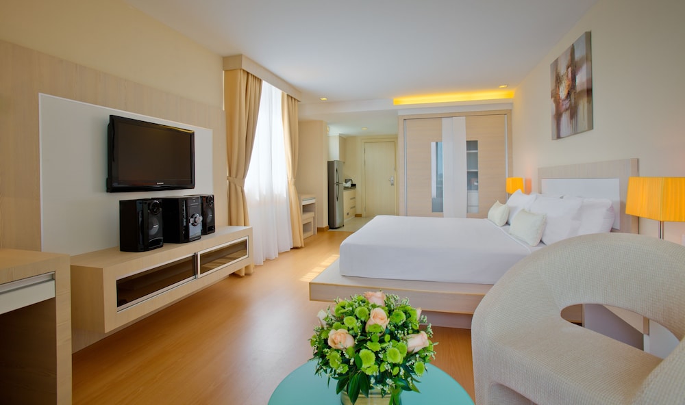Deluxe Double Room, 1 King Bed, Balcony photo 2