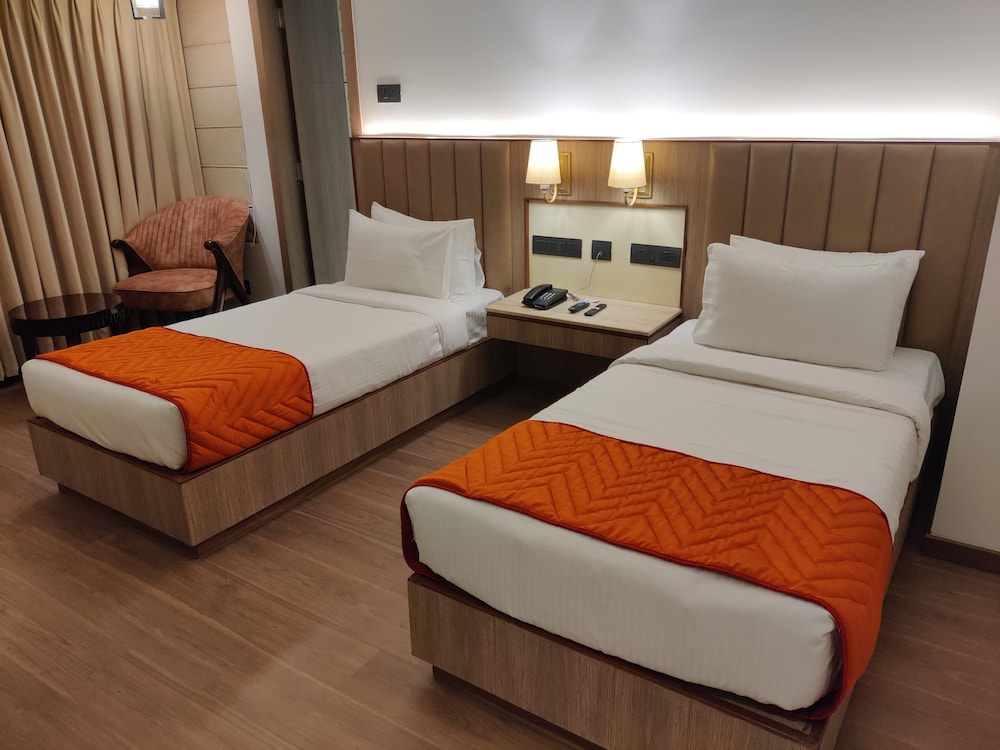 Premium Twin Room - Photo 1