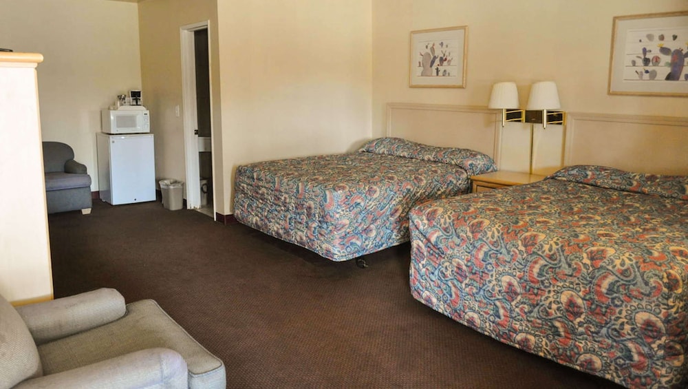 Room, 2 Double Beds, Non Smoking - Photo 1