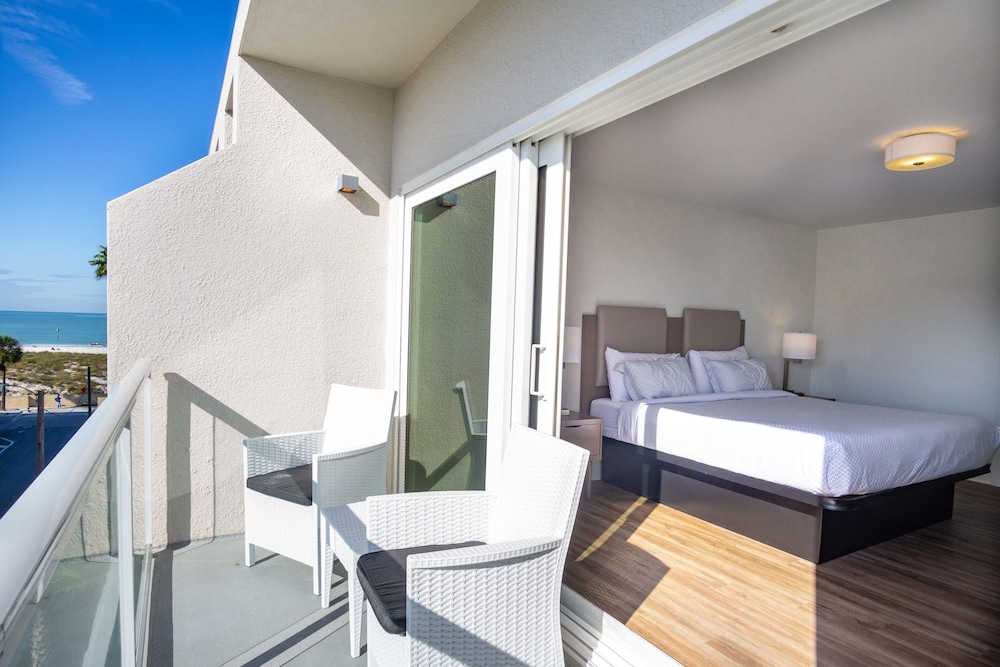 Standard Suite, 1 Bedroom, Partial Ocean View photo 2