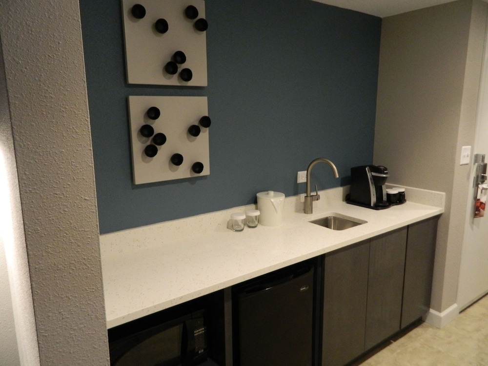 Suite, 1 King Bed (Additional Living and Dining Area) - Photo 6