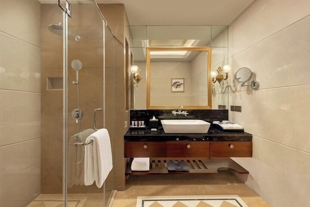 Deluxe Room, 1 King Bed, Mountain View (Superior Room) Deluxe Room, 1 King Bed, Mountain View (Superior Room)