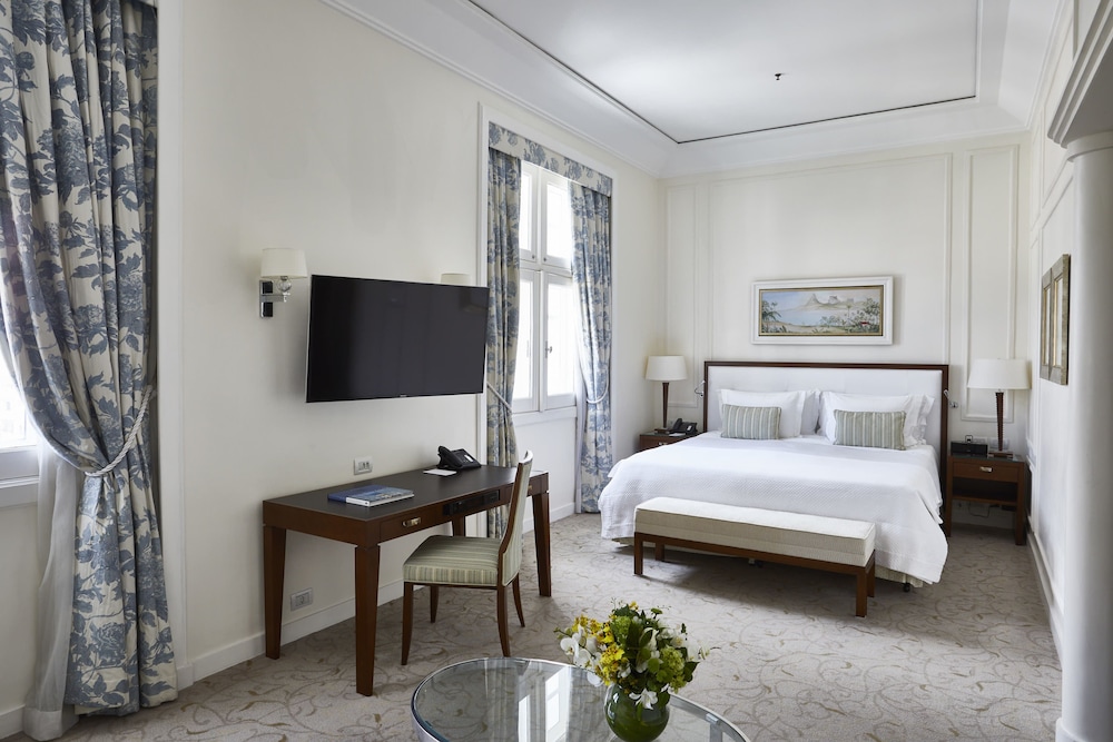 Deluxe Room, City View thumbnail 5