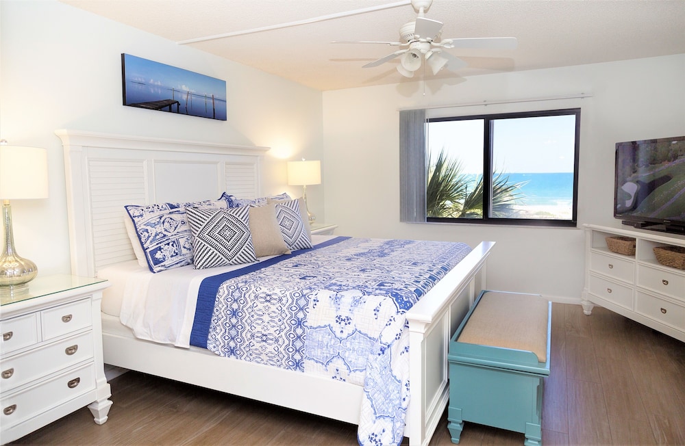 Condo, 3 Bedrooms, Oceanfront photo 1