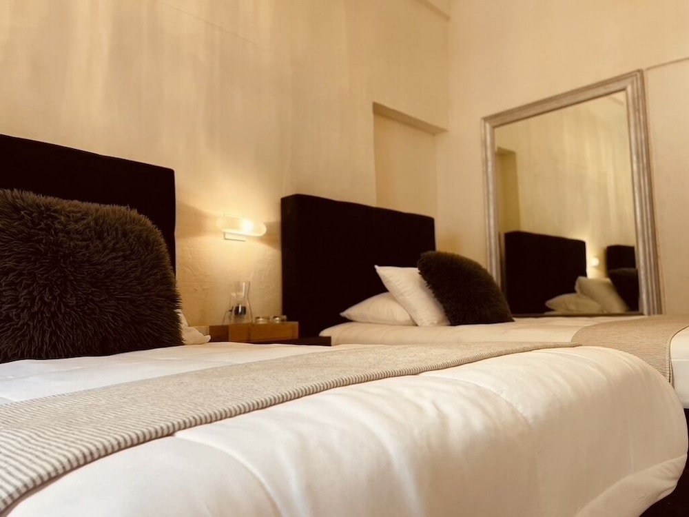 City Room, 2 Queen Beds, Private Bathroom photo 2