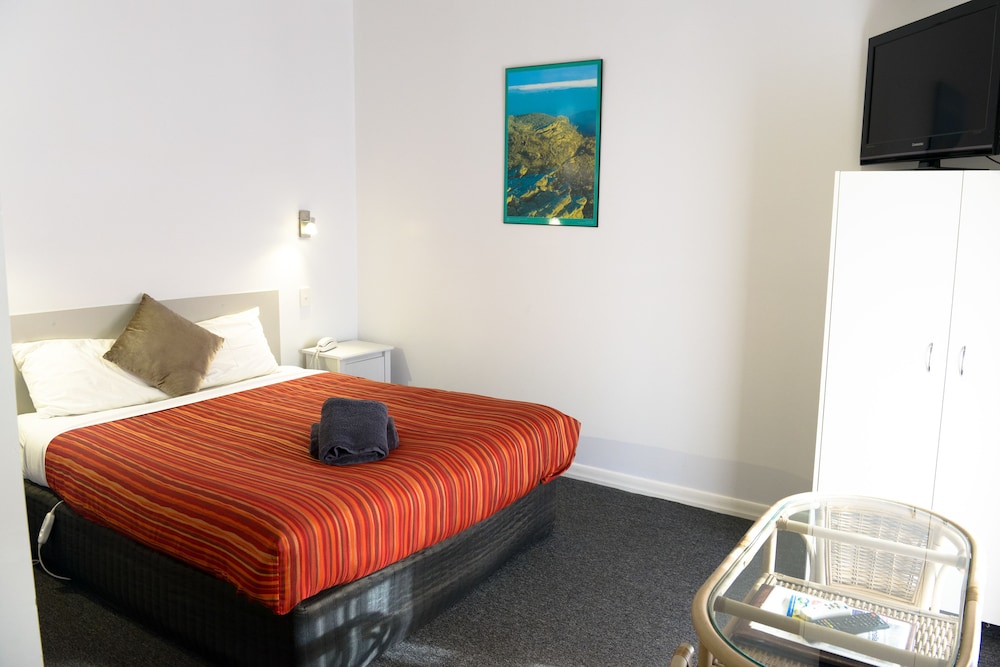 Standard Suite, 1 Bedroom, Non Smoking (Standard Queen Room) photo 2
