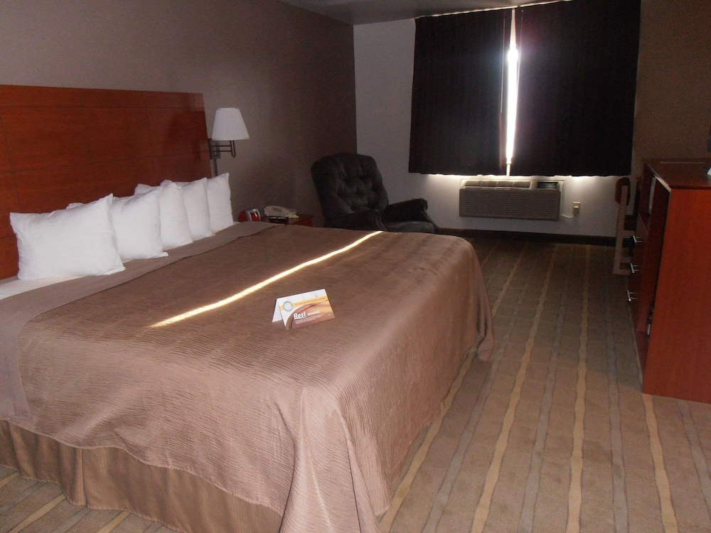 Standard Room, 1 King Bed, Non Smoking - Photo 6