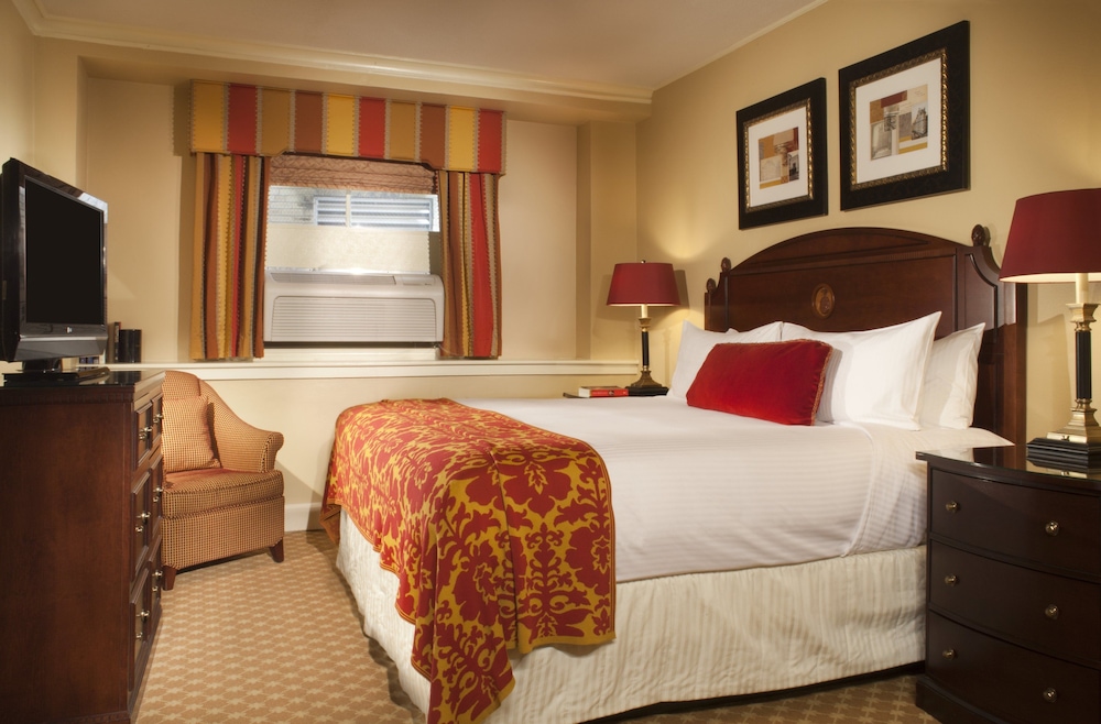 Deluxe Room, 1 Queen Bed, Accessible