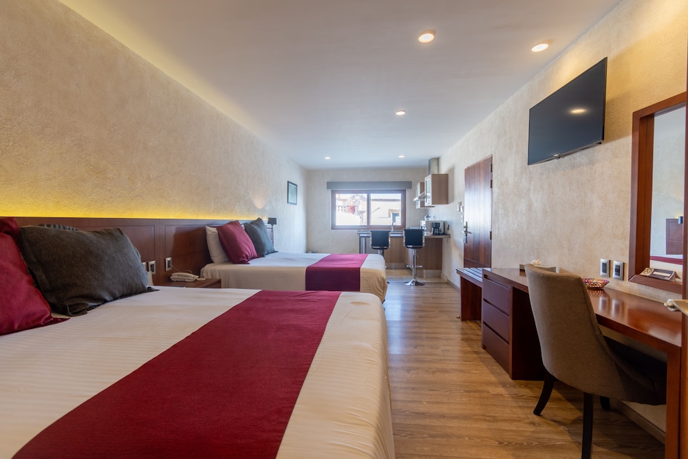 Superior Studio Suite, 2 Queen Beds photo 1
