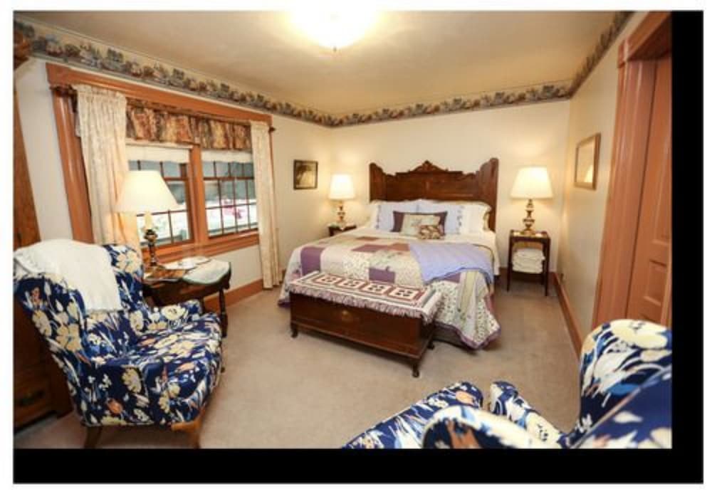 Room, Private Bathroom (Flower Garden King Room)
