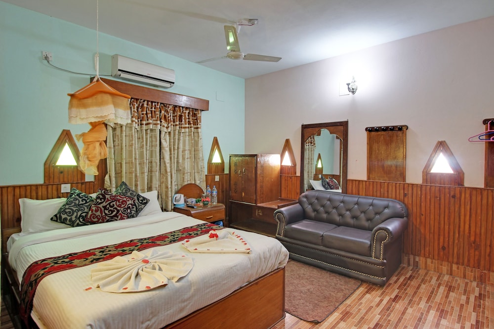 Deluxe Double or Twin Room, Multiple Beds, River View, Poolside