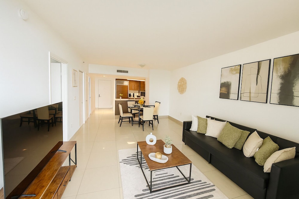 Comfort Condo, 2 Bedrooms, Balcony, Ocean View photo 2