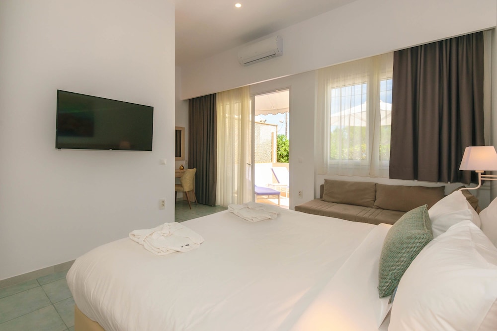 Junior Suite, Partial Sea View photo 2