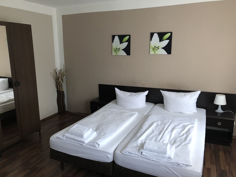 Economy Double or Twin Room, Shared Bathroom photo 1