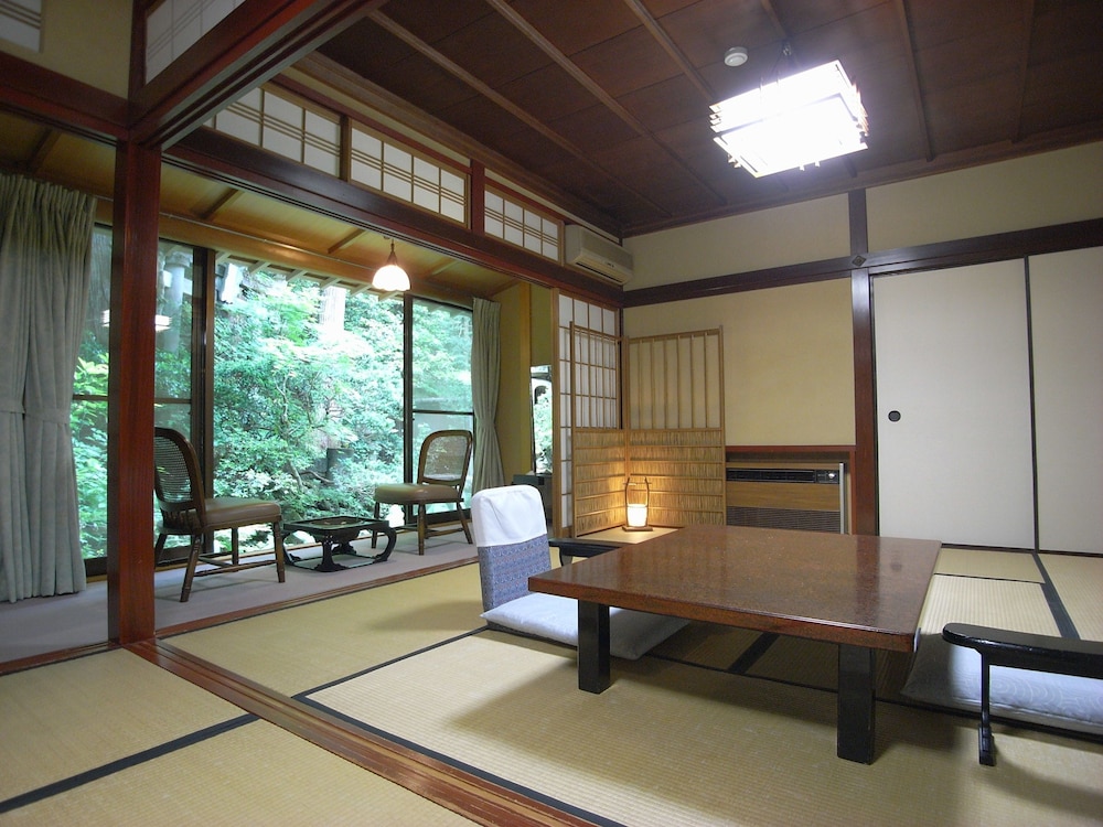 Japanese-Style Standard Twin Room with Private Toilet and Garden View	 [Umebachi] photo 3