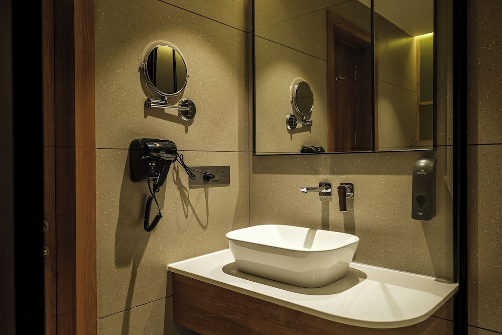 Urban Corner Room - Photo 12