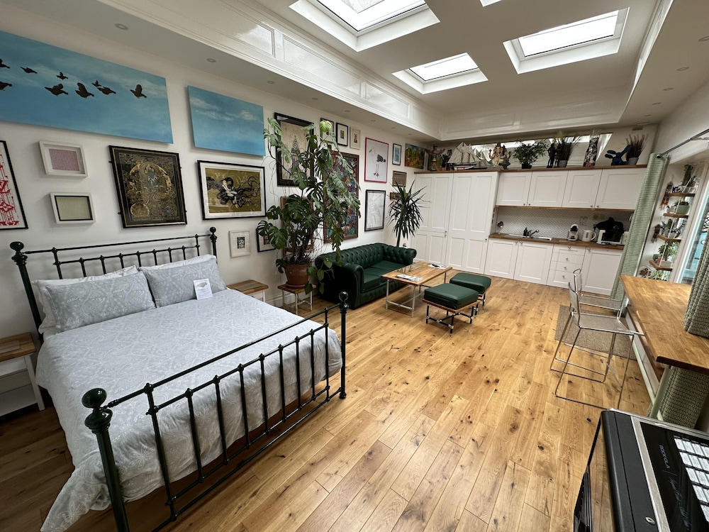 Premium Studio, Courtyard View (Room D) photo 2