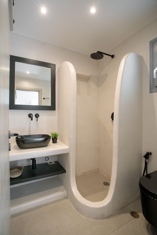 Deluxe Triple Room - Photo 9