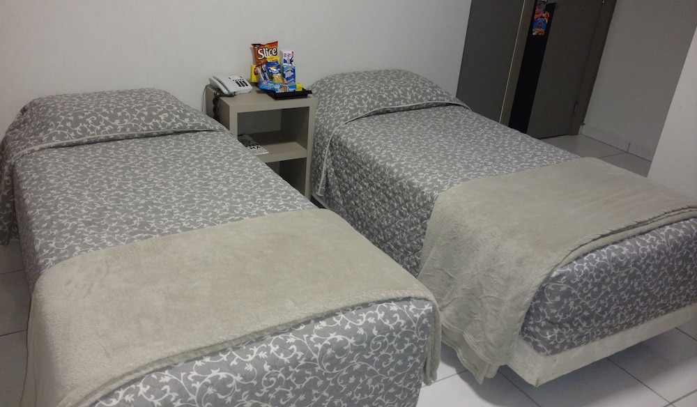 Quarto Triplo Standard - 1 Cama de Casal e 1 Cama de Solteiro e 1 Cama Auxiliar