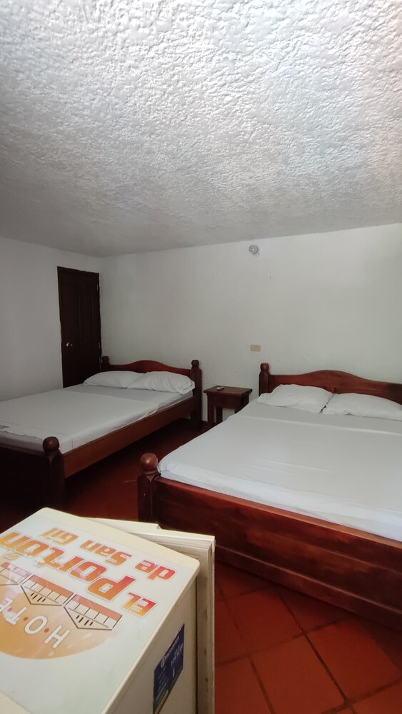 Standard Quadruple Room, Pool View photo 1