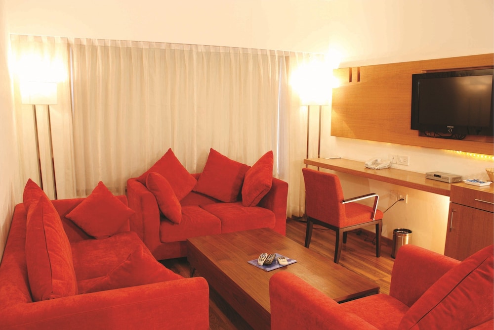 Suite - Photo 3