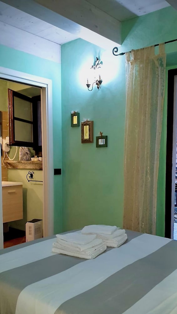 Basic Room, 1 Double Bed photo 2
