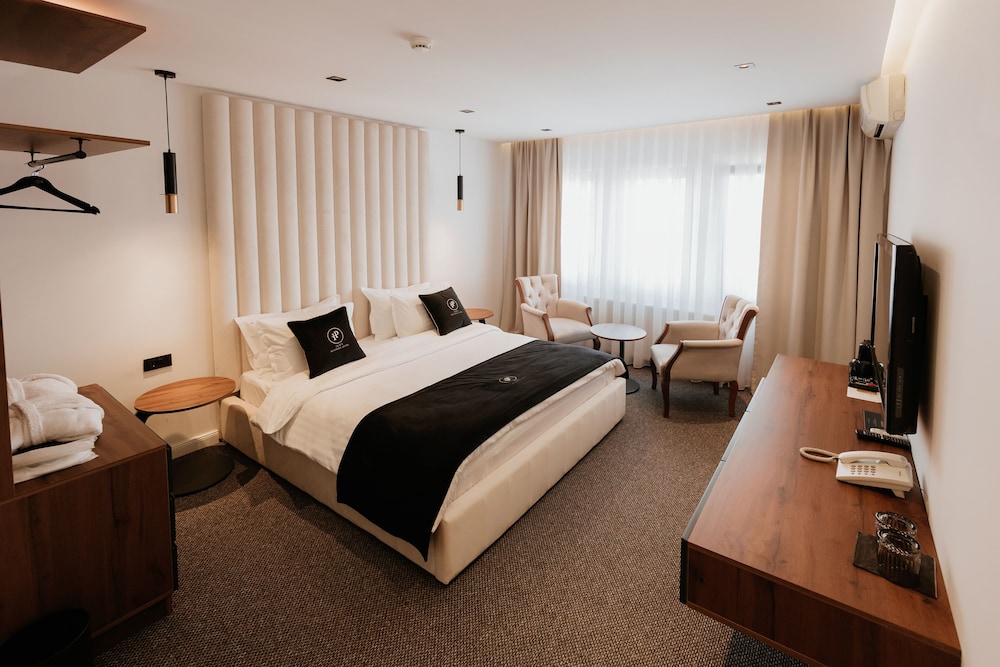 Deluxe Double Room - Photo 1