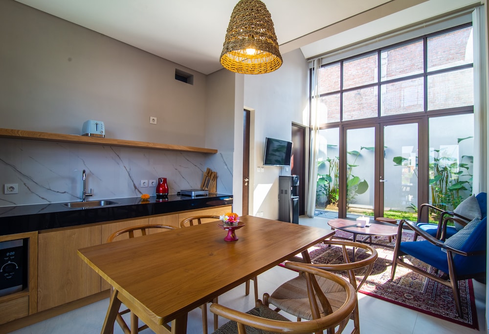 Basic Villa photo 3