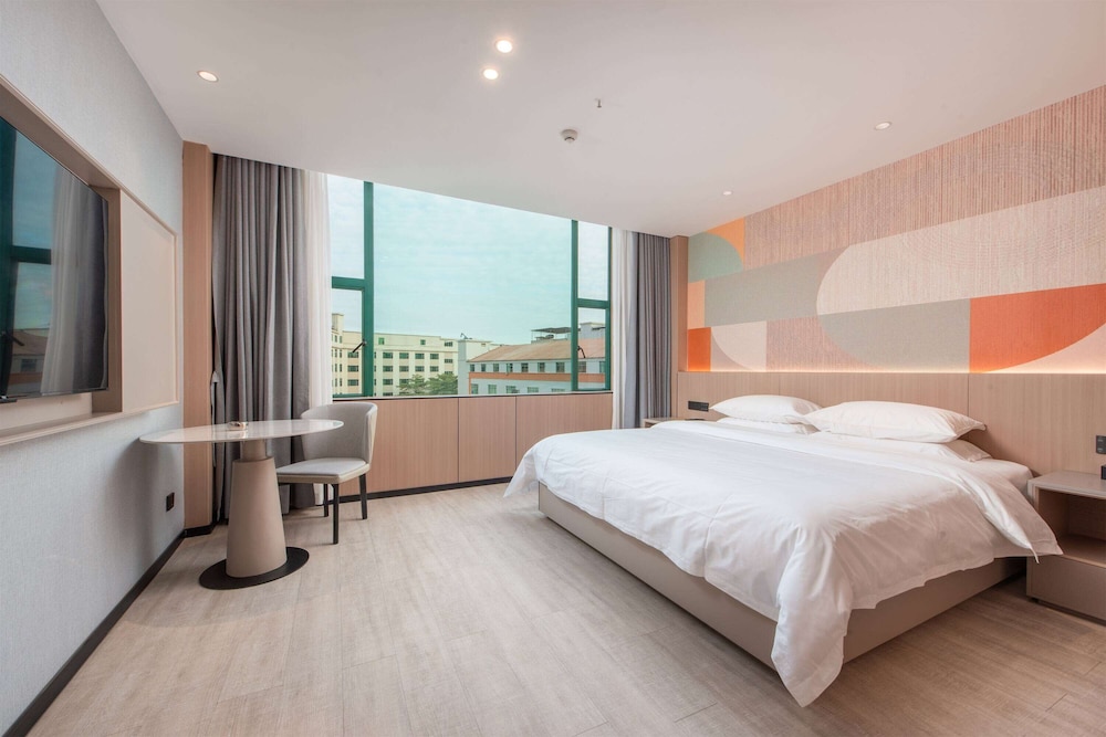 Superior Room, 1 King Bed with Sofa bed, Smoking