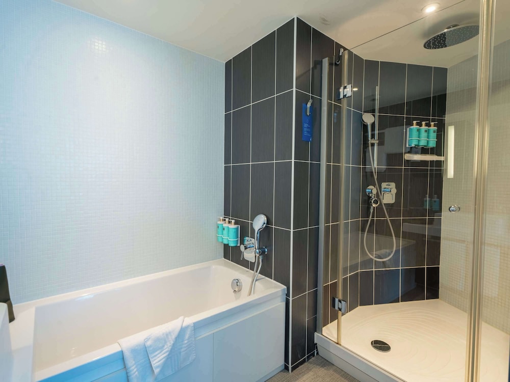 Executive Suite, Multiple Beds - Photo 11