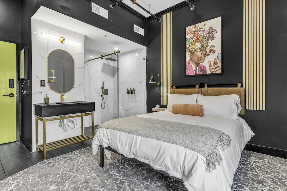 Deluxe Room, 1 Queen Bed, City View photo 1