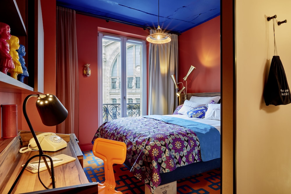 Medium with Paris view