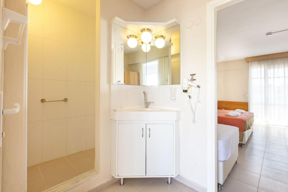 Triple Room, Balcony, Garden View photo 2
