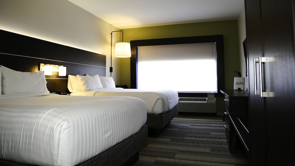 Suite, 2 Queen Beds, Accessible (Communications Accessible)