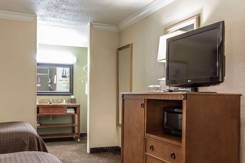 Standard Room, 1 King Bed, Smoking photo 1
