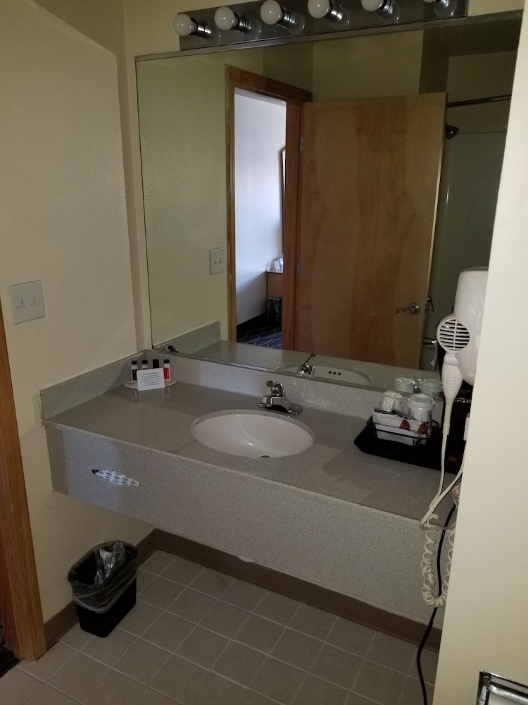 Room, 2 Queen Beds - Photo 11
