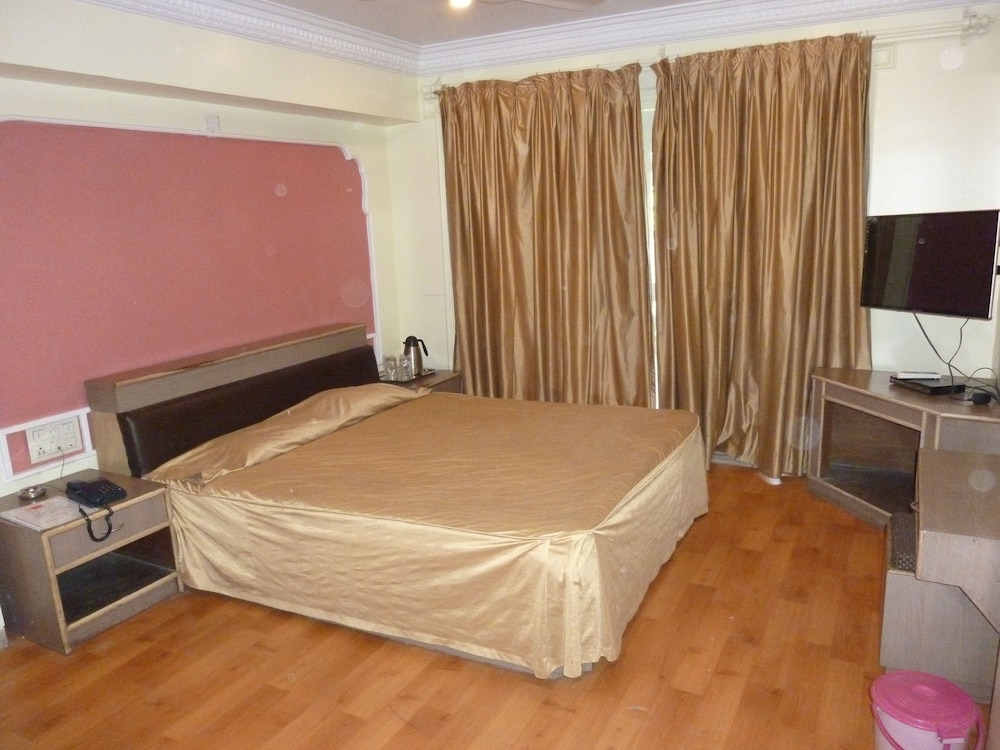 Deluxe Room (With AC) - Photo 1