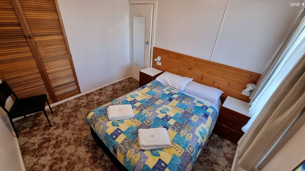 Standard Room, Two Bedroom, Kitchen (Unit 4)