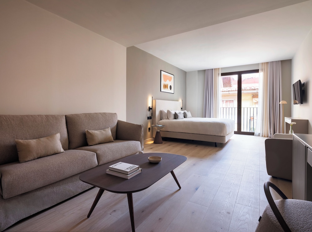 Habitación Grande con Área de Estar