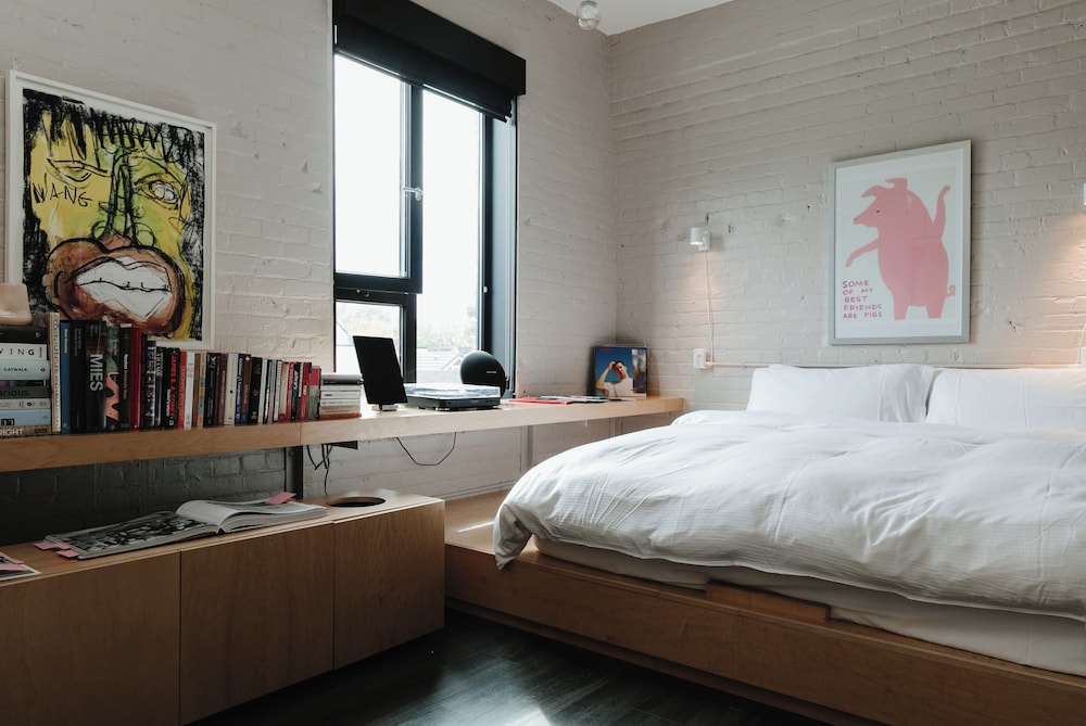 Design Studio Suite, 1 King Bed - Photo 1