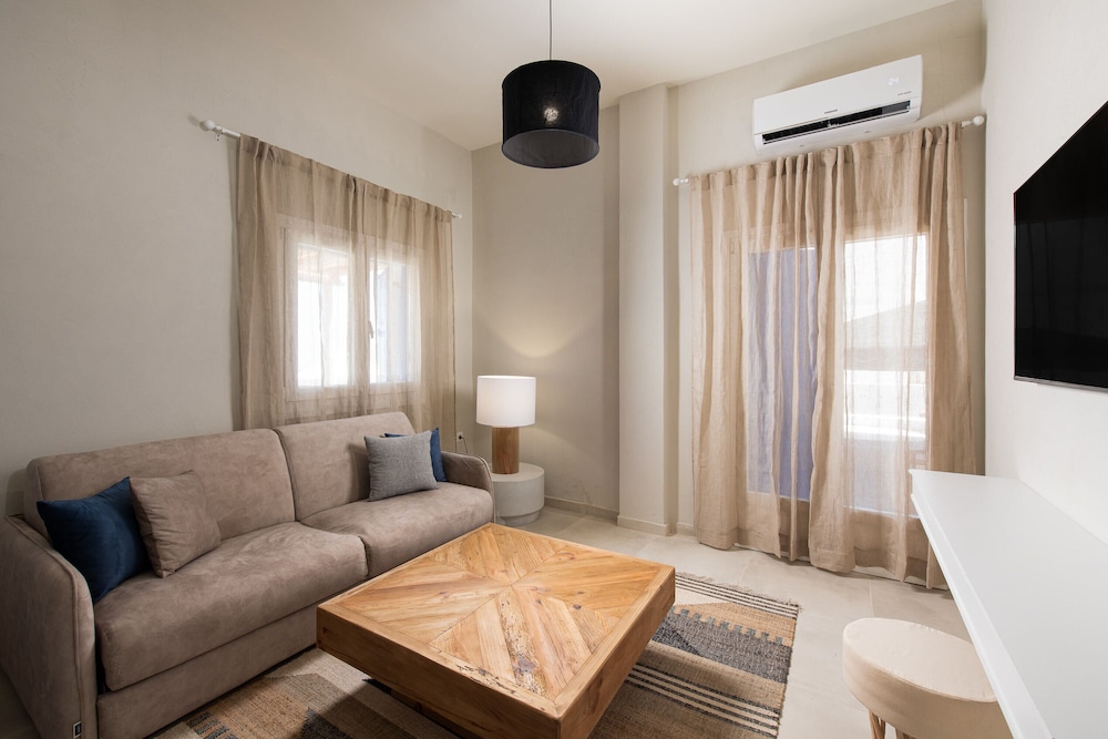 Suite, 1 Bedroom, Balcony photo 3