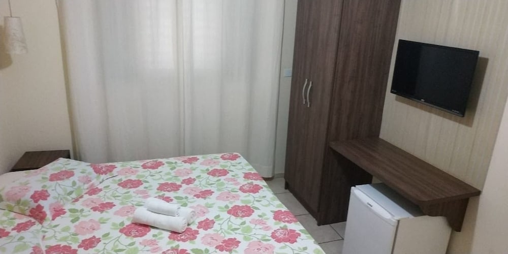 Standard Room, 1 Queen Bed, Non Smoking photo 3