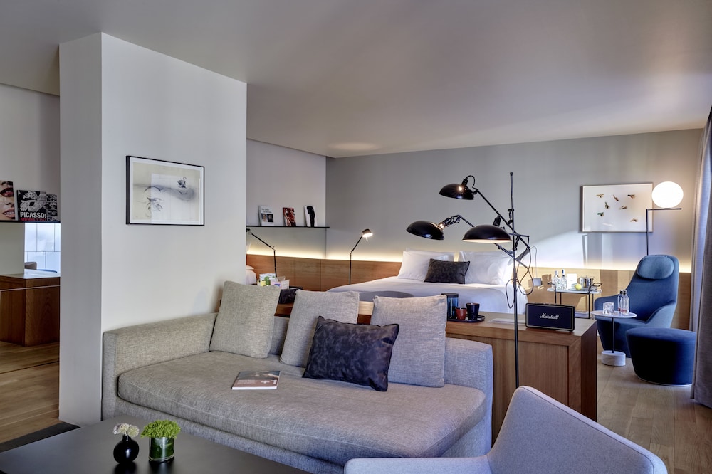 Grand Room (Sir Grand)