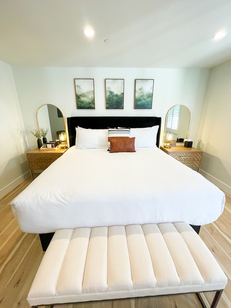 #17 King Room, Ground Floor, Fire Pit, Adjoining Room