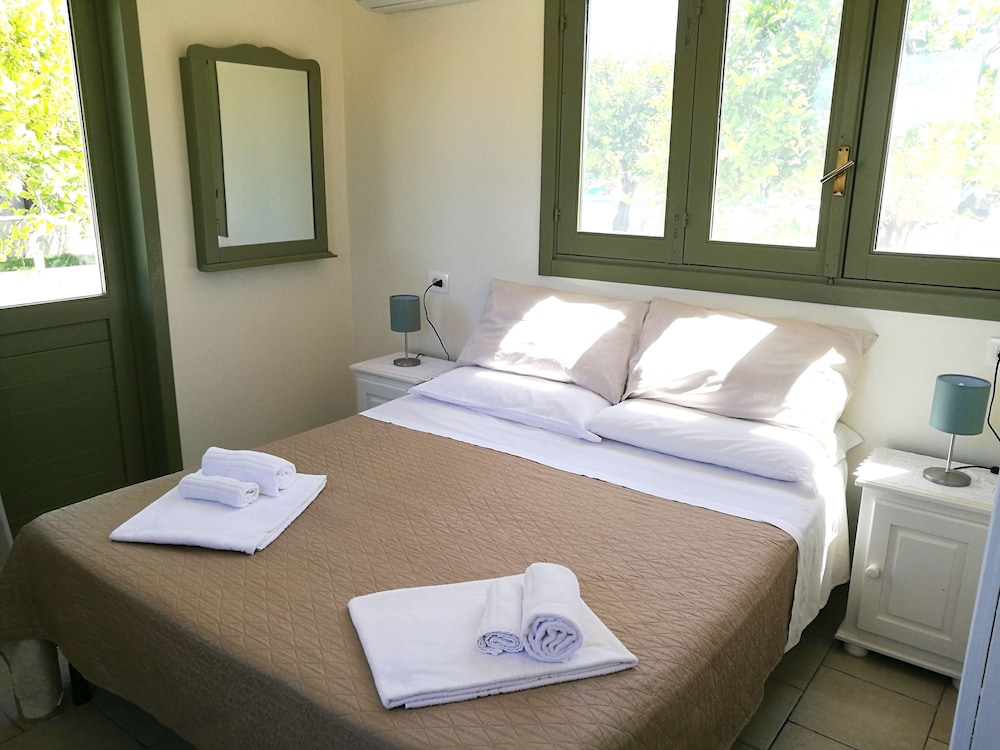 Economy Room, Pool View, Poolside