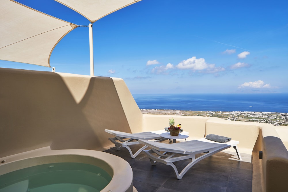 Senior Suite Heated Tub