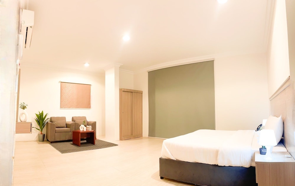 Deluxe Studio Suite