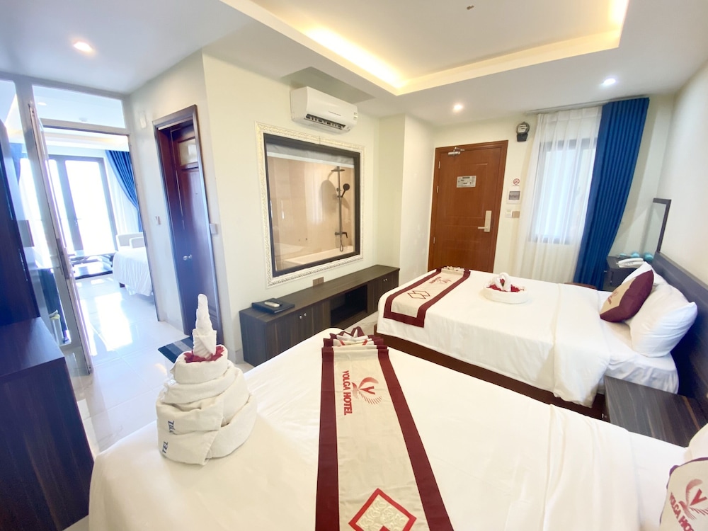 Family Studio Suite, 2 Queen Beds, Beach View